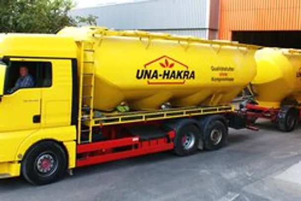 de_una_lkw_abfahrt_werk