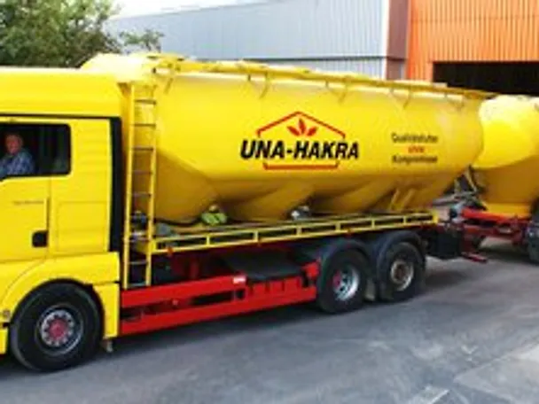 de_una_lkw_abfahrt_werk